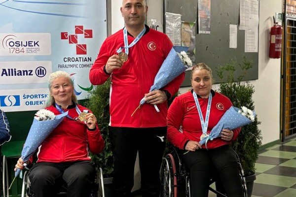 Para Avrupa Şampiyonasının Dördüncü Madalyası Geldi.. AYSEL ÖZGAN, MURAT OĞUZ, AYŞEGÜL PEHLİVANLAR P4’TE TAKIM HALİNDE BRONZ MADALYANIN KAZANANI OLDULAR!