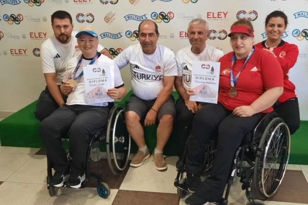 Aysel Özgan ve Ayşegül Pehlivanlar'dan Para Atıcılık Grand Prix'te Çifte Madalya