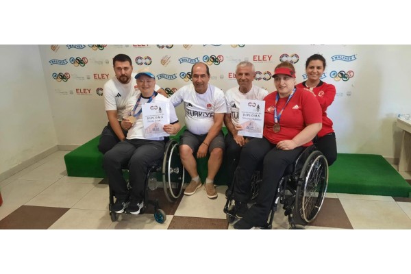 Aysel Özgan ve Ayşegül Pehlivanlar'dan Para Atıcılık Grand Prix'te Çifte Madalya